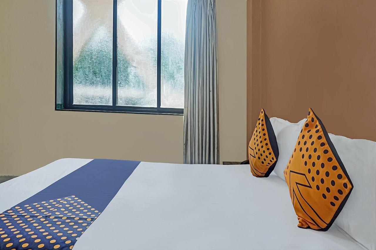 Oyo Flagship 75444 Hotel Kinara Lodging & Boarding Mangvadi Exteriör bild