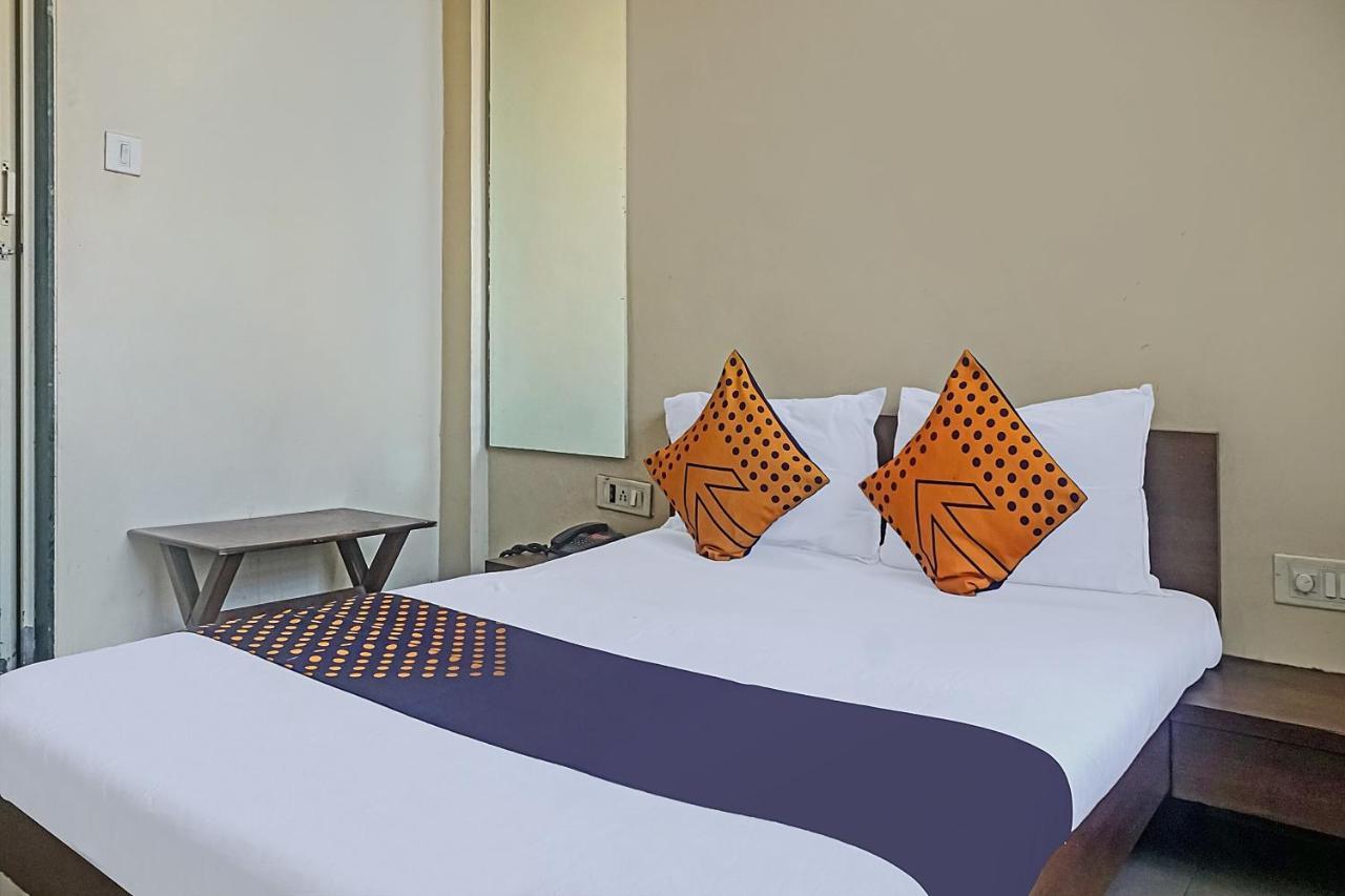 Oyo Flagship 75444 Hotel Kinara Lodging & Boarding Mangvadi Exteriör bild
