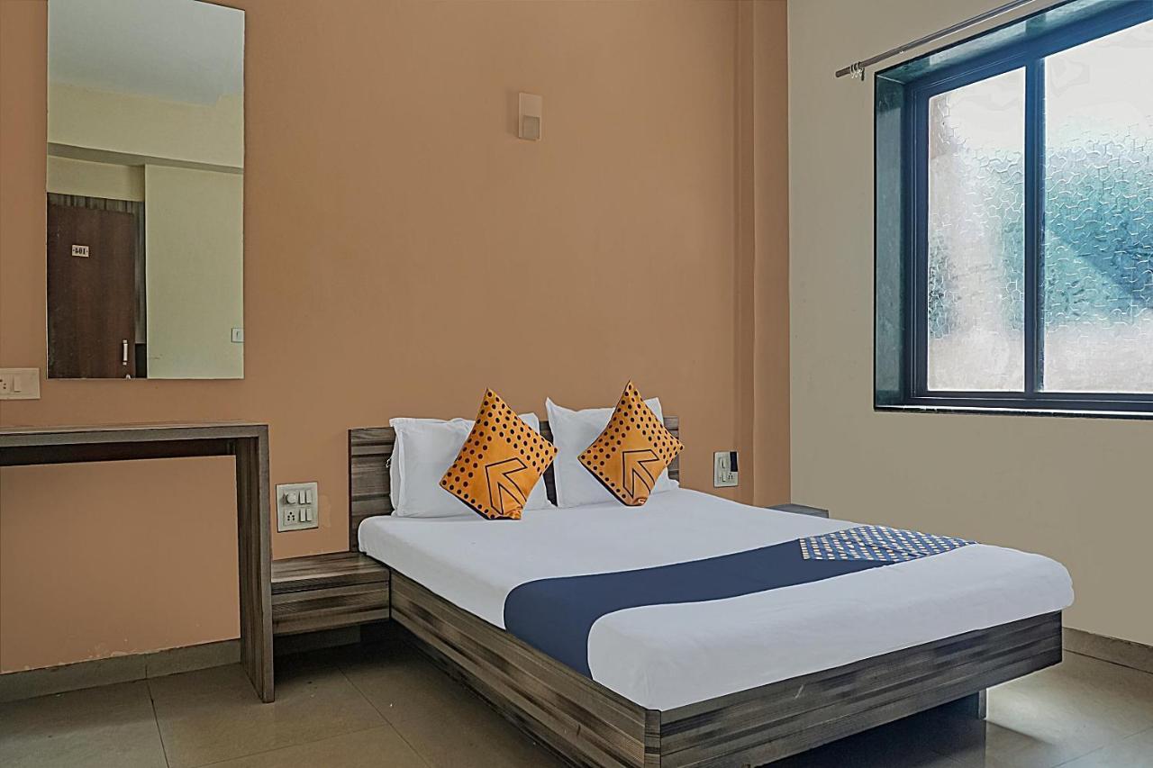 Oyo Flagship 75444 Hotel Kinara Lodging & Boarding Mangvadi Exteriör bild