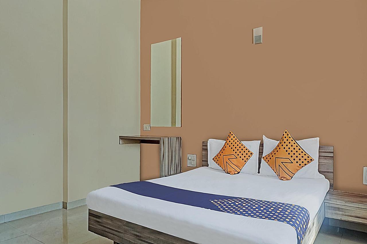 Oyo Flagship 75444 Hotel Kinara Lodging & Boarding Mangvadi Exteriör bild