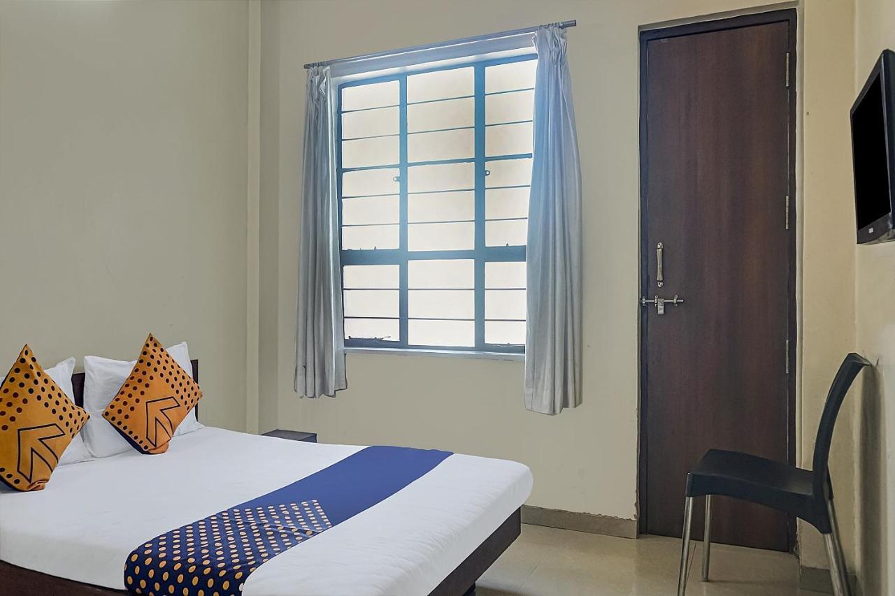 Oyo Flagship 75444 Hotel Kinara Lodging & Boarding Mangvadi Exteriör bild