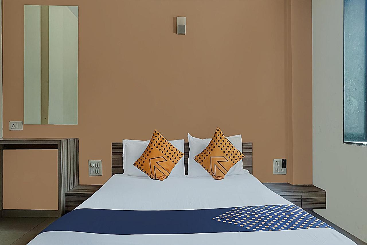 Oyo Flagship 75444 Hotel Kinara Lodging & Boarding Mangvadi Exteriör bild