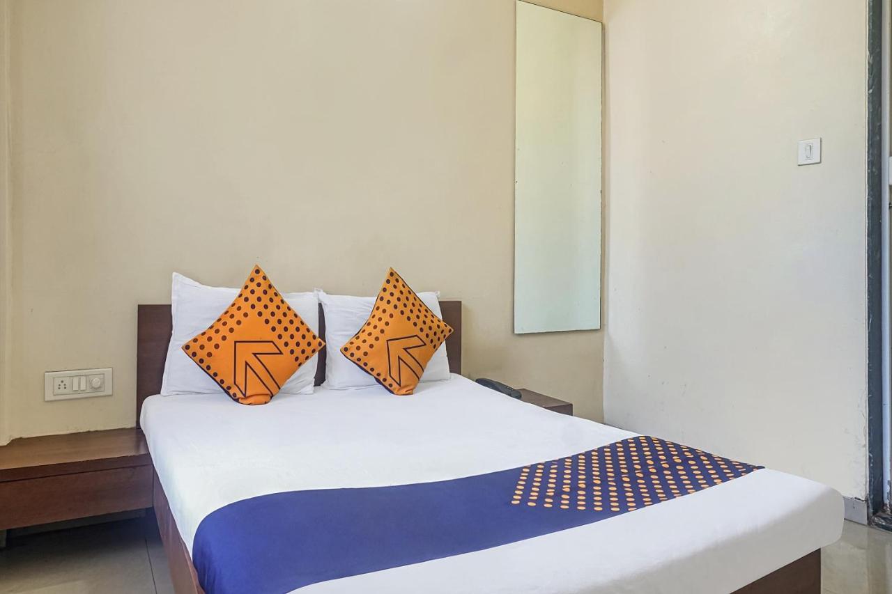 Oyo Flagship 75444 Hotel Kinara Lodging & Boarding Mangvadi Exteriör bild