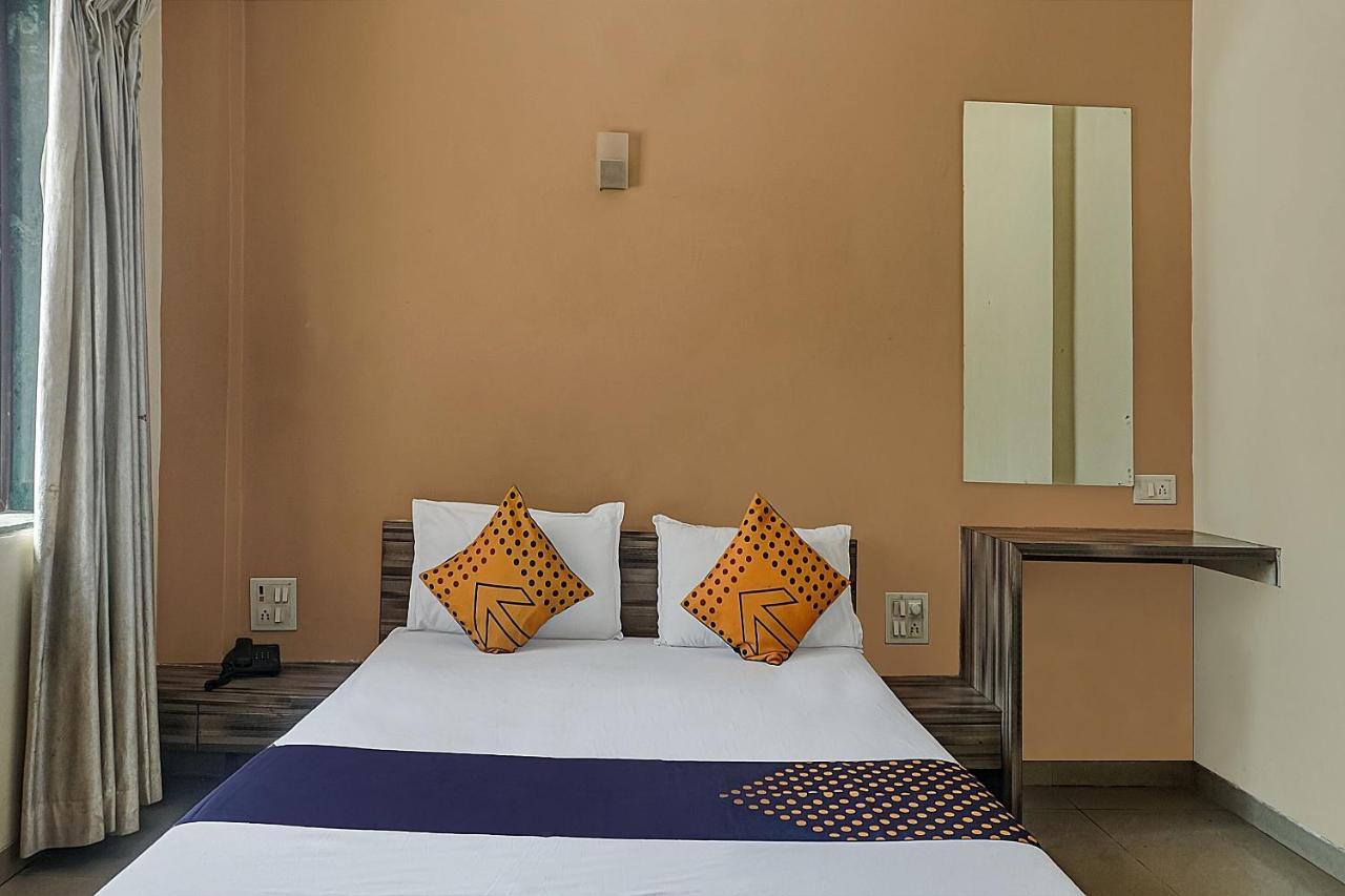 Oyo Flagship 75444 Hotel Kinara Lodging & Boarding Mangvadi Exteriör bild