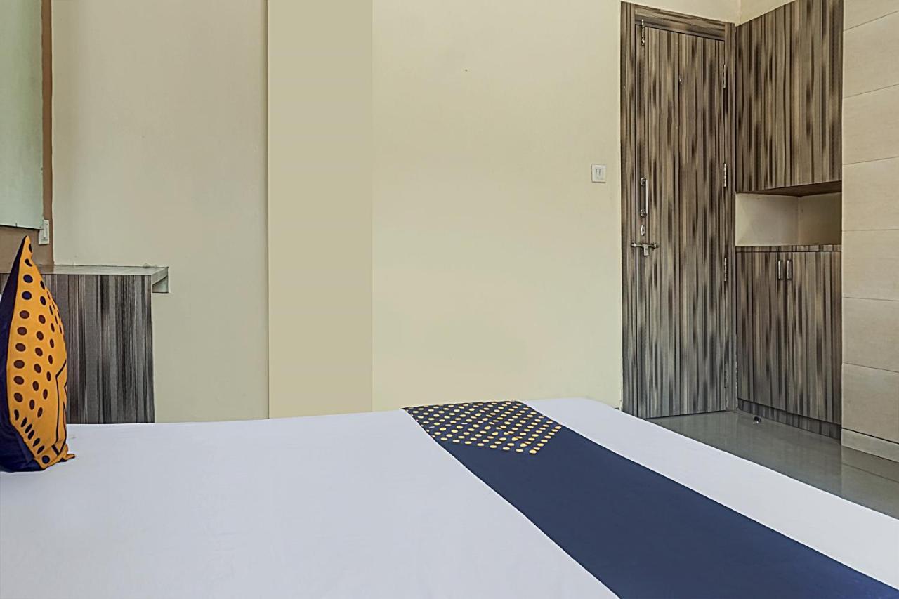 Oyo Flagship 75444 Hotel Kinara Lodging & Boarding Mangvadi Exteriör bild