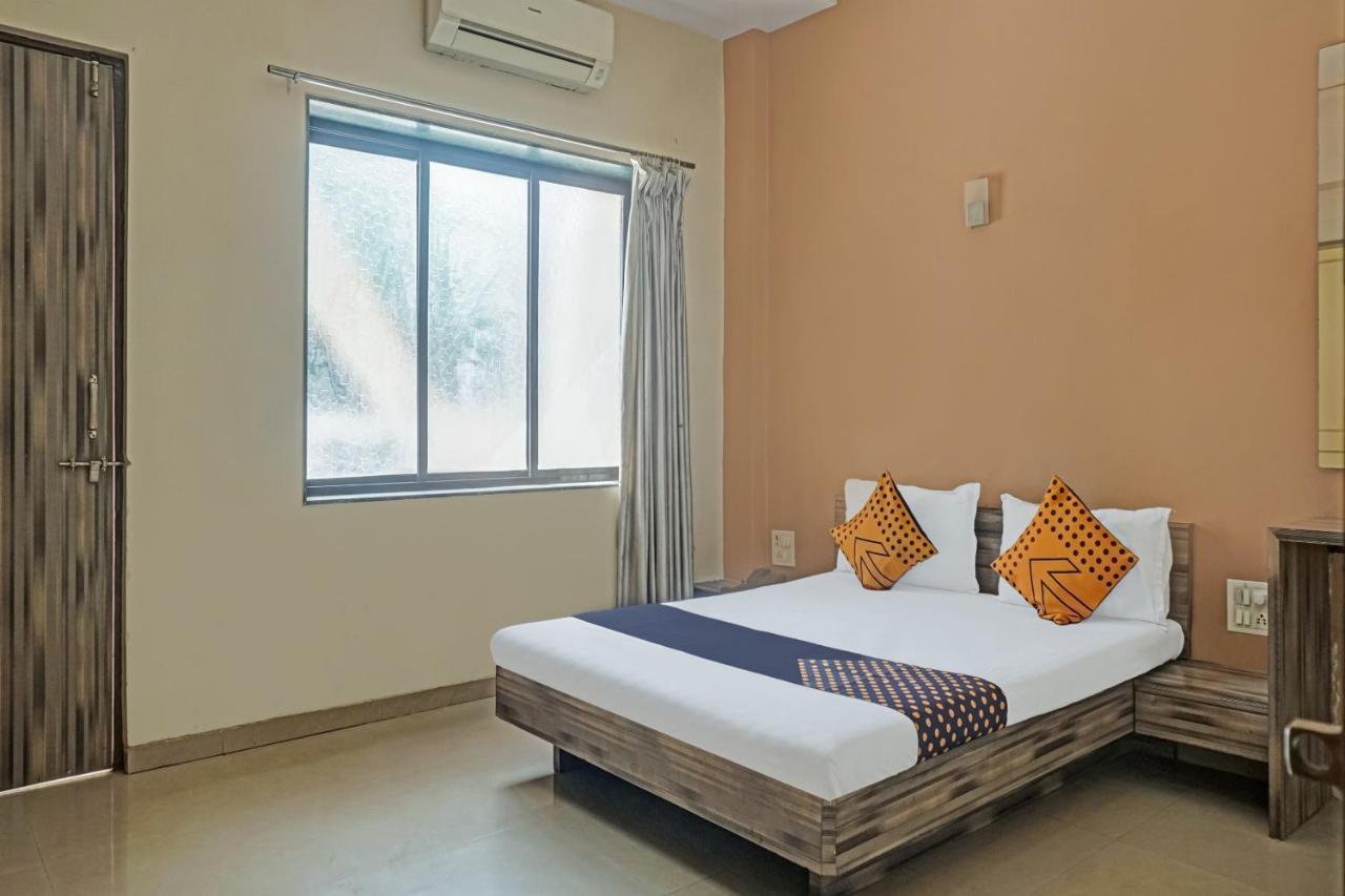 Oyo Flagship 75444 Hotel Kinara Lodging & Boarding Mangvadi Exteriör bild